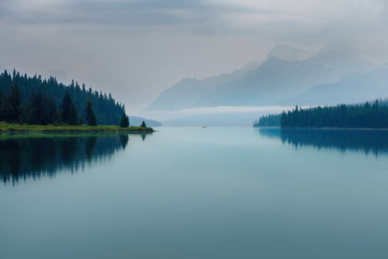 lac et reflet au canada