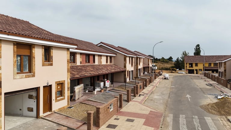 Calle en obras Residencial Valdeleón