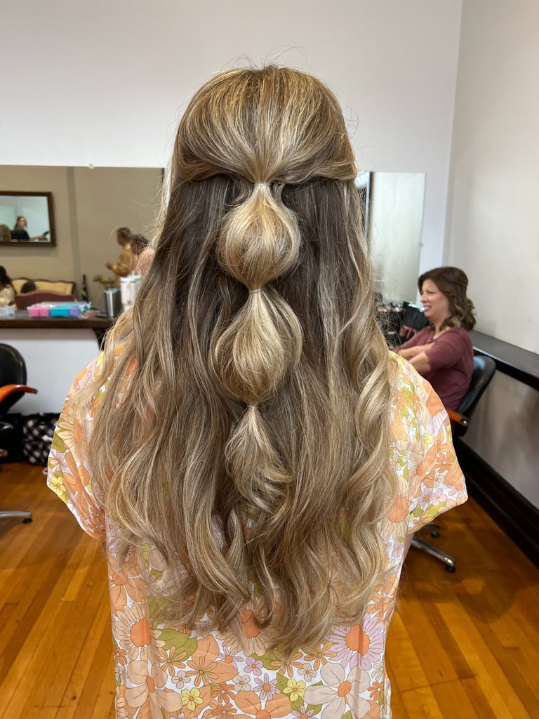 Bride with blonde hair in bubble half up half down hairstyle with loose waves, modern boho look for her wedding.