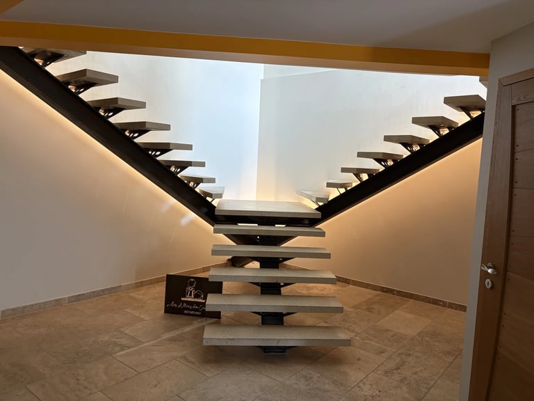 Luminaire d'escalier sur un chantier rénovation à Angoulême