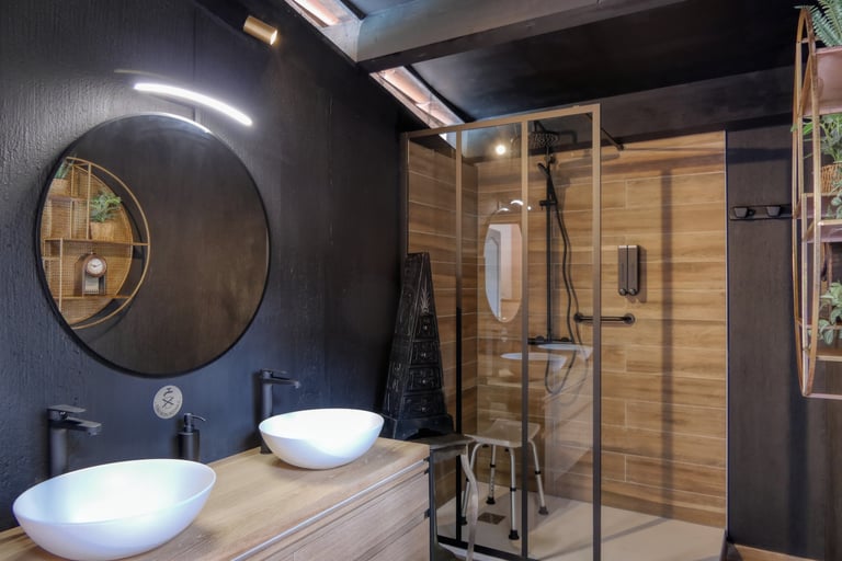 Elegant Capri bathroom in a cozy gîte in Saint-Paul-Trois-Châteaux, perfect for a relaxing qtay in L'Enclos du Soleil le Vent