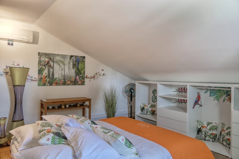 Gaïa bedroom in a cozy Drôme gîte with garden access, ideal for relaxing in the Provençal countriside