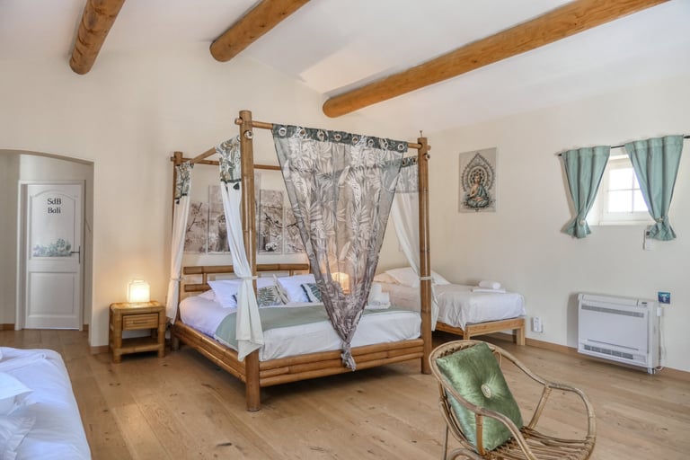 Tara bedroom in a group-friendly vacation home in Drôme Provençale, sleeps up to 16 guests in l'Enclos du Soleil le Vent