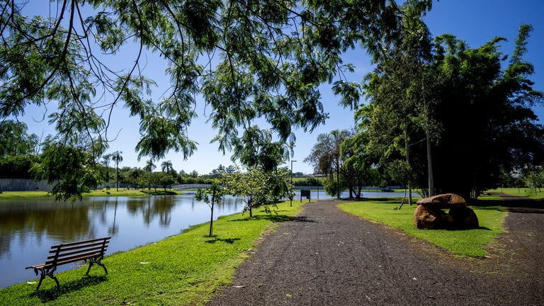 Vista do lago no Condomínio Sun Lake em Londrina. ArchEstate (CRECI 10249-J).