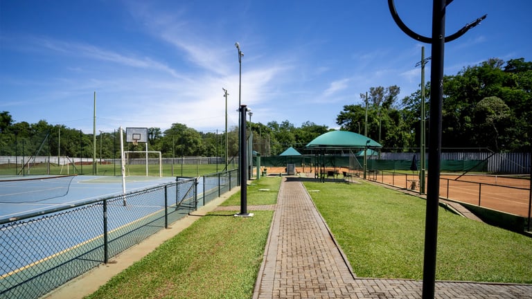 Vista da quadra no Condomínio Sun Lake em Londrina. ArchEstate (CRECI 10249-J).