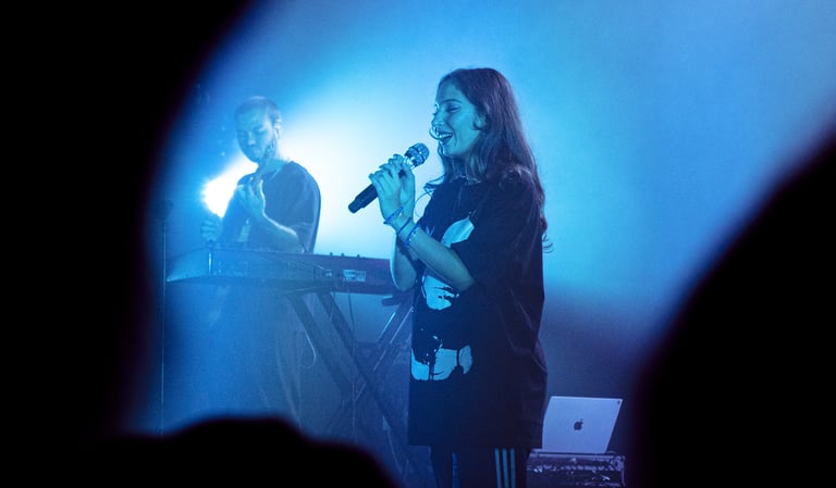 Photographe tours concert d'une  artiste par genecis studio