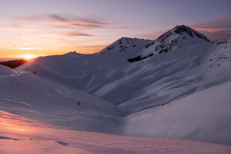 Tramonto sul monte Terminillo completamente innevato
