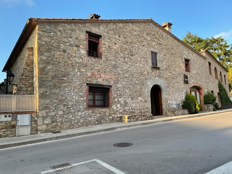 Masia típica Catalana. Can Poal S.XV en Vallromanes