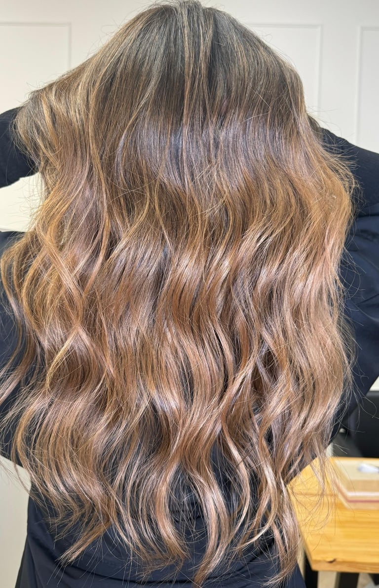 Coloración morena iluminada en nuestro salón