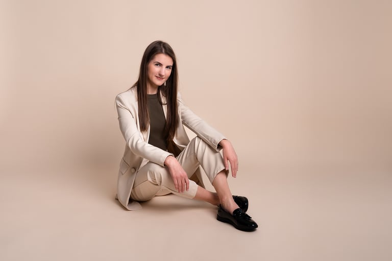 Asmeninė fotosesija, verslo fotosesija, vizualas verslui, fotosesija studijoje, fotografas Vilniuje, profilio nuotrauka