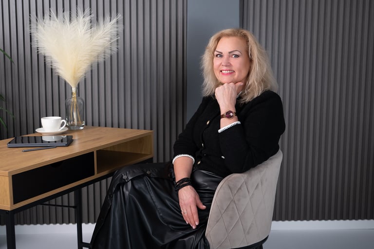 Asmeninė fotosesija, verslo fotosesija, vizualas verslui, fotosesija studijoje, fotografas Vilniuje, profilio nuotrauka