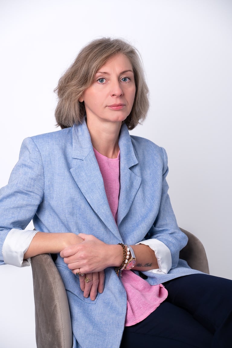 Asmeninė fotosesija, verslo fotosesija, vizualas verslui, fotosesija studijoje, fotografas Vilniuje, profilio nuotrauka