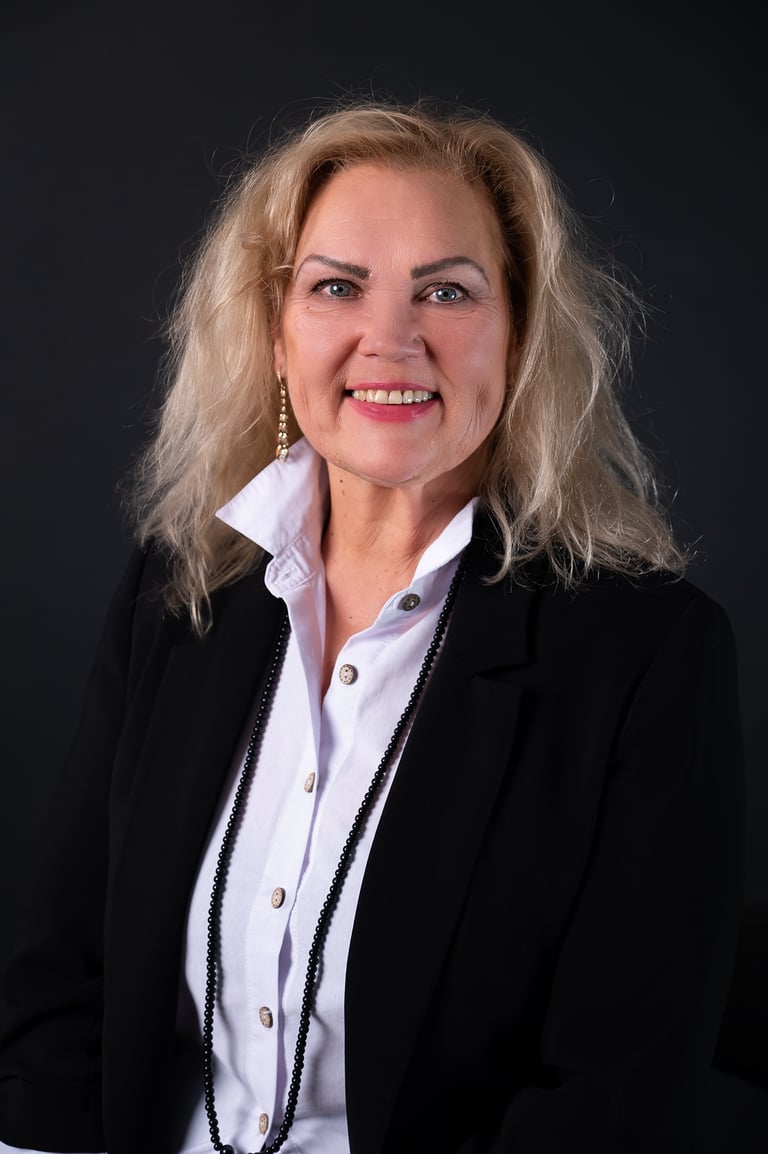 Asmeninė fotosesija, verslo fotosesija, vizualas verslui, fotosesija studijoje, fotografas Vilniuje, profilio nuotrauka