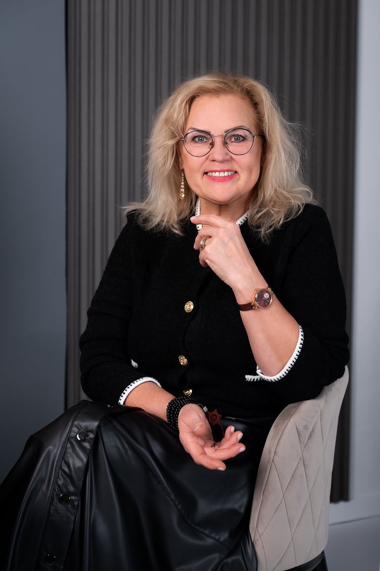 Asmeninė fotosesija, verslo fotosesija, vizualas verslui, fotosesija studijoje, fotografas Vilniuje, profilio nuotrauka