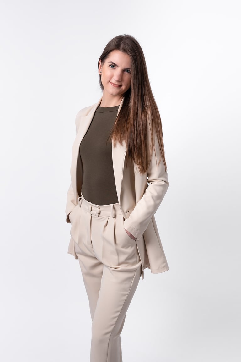 Asmeninė fotosesija, verslo fotosesija, vizualas verslui, fotosesija studijoje, fotografas Vilniuje, profilio nuotrauka