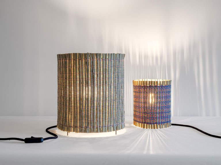 Abats-jour/lampes, tissées à la main, en feuille de canne de Provence, fils de coton, nylon et cordes.