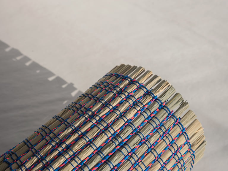 Abats-jour/lampes, tissées à la main, en feuille de canne de Provence, fils de coton, nylon et cordes.