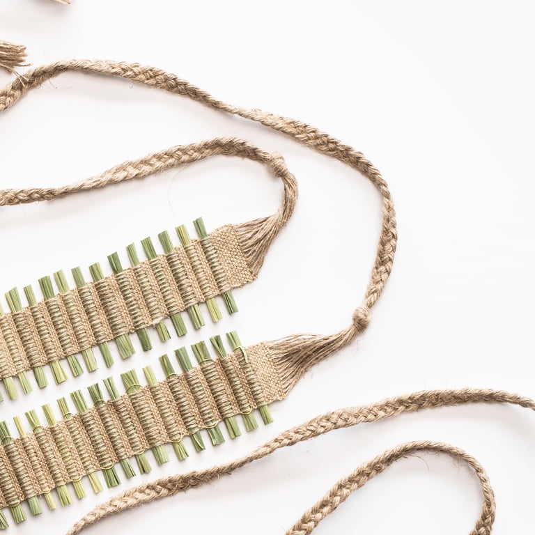 Sangles tissées à la main en chanvre et laiton, pour jardinières en céramique.