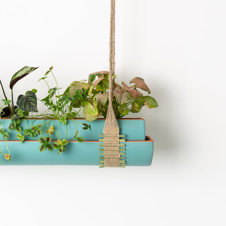 Sangles tissées à la main en chanvre et laiton, pour jardinières en céramique.