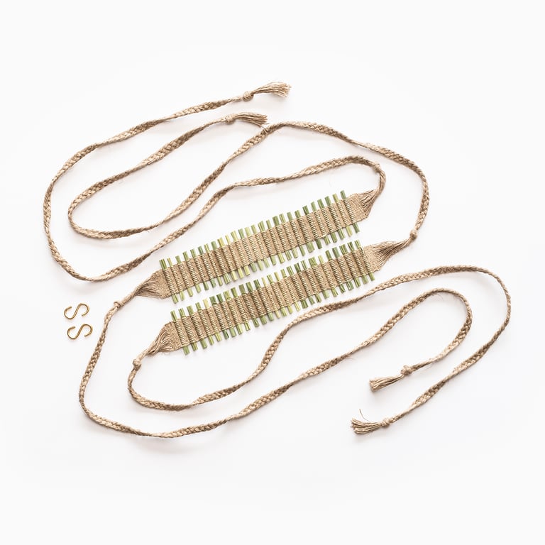 Sangles tissées à la main en chanvre et laiton, pour jardinières en céramique.