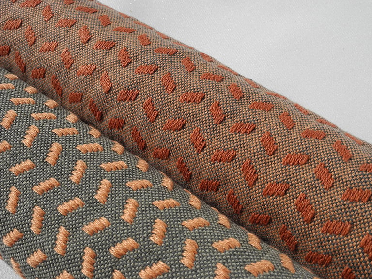 Échantillons textiles tissés à la main, motifs géométriques et fils de coton teints à l'indigo mexicain.