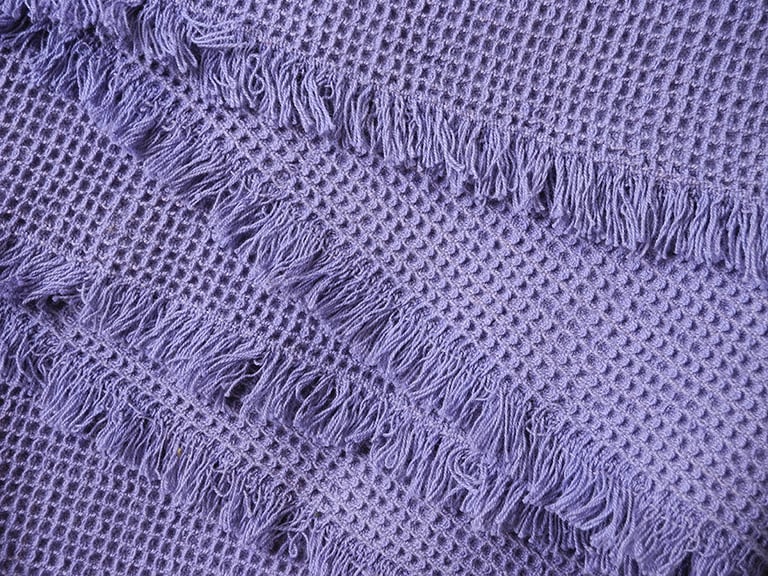 Écharpe tissée à la main, tissu nids d'abeille en coton et teinture végétale.