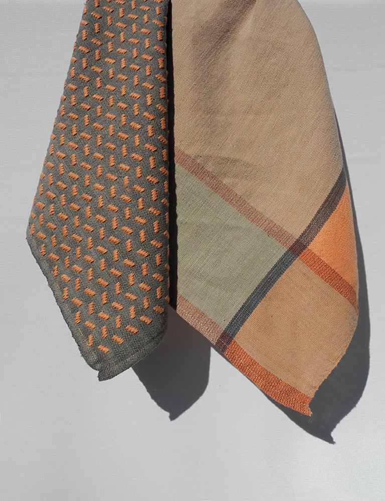 Échantillon textiles tissé à la main sur métier à cadres. Motifs géométriques et ryures. Fils de coton teints à l'indigo mexi