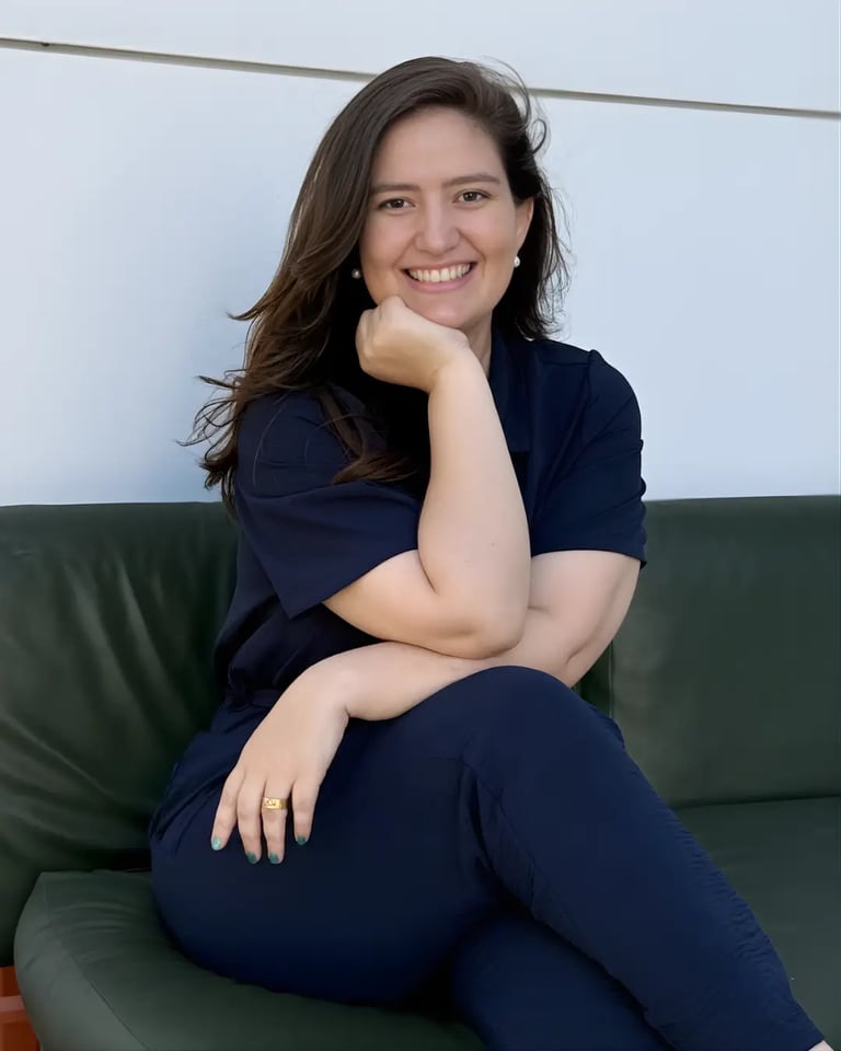agencia-de-marketing-digital-sarah-franklin-sorrindo