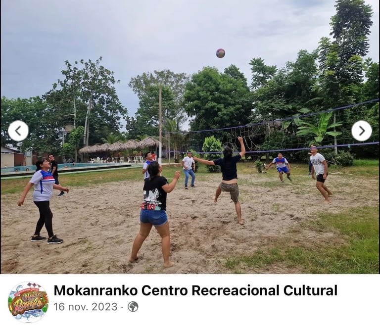 Friends playing outdoor beach volleyball at Mokanranko Centro Recreacional Cultural resort.