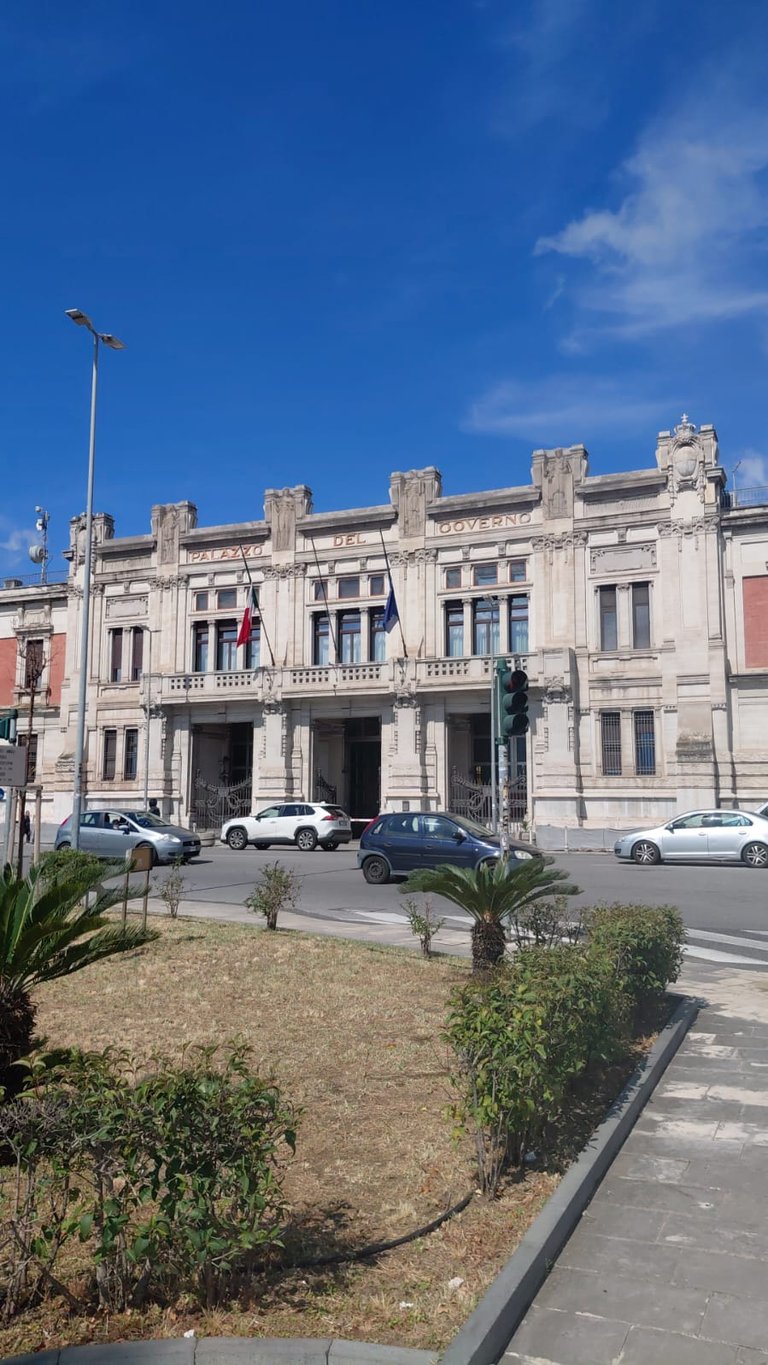 Palácio do Governo em Messina, Itália - cidadania italiana via judicial