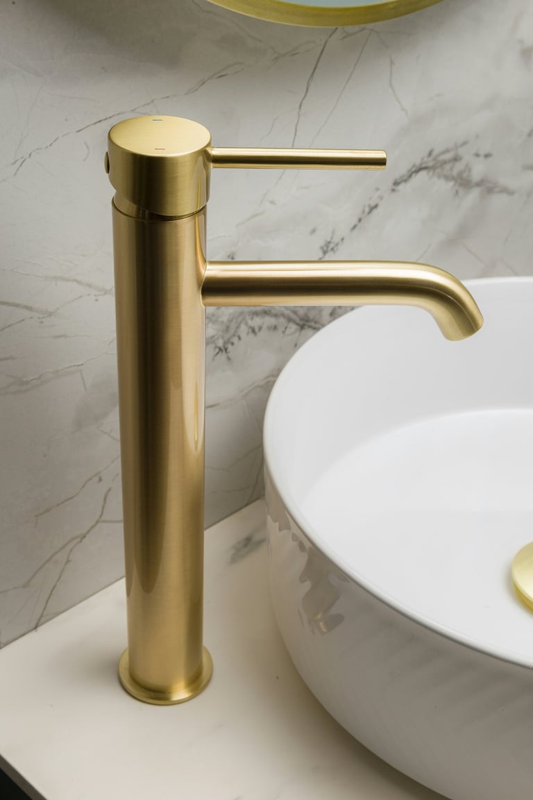 Robinetterie, vasque, plomberie, baignoire, douche.