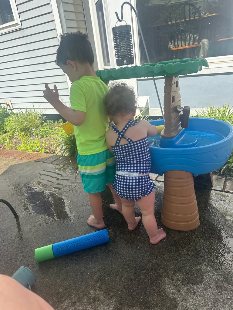 Outdoor play - Kids playing with water table