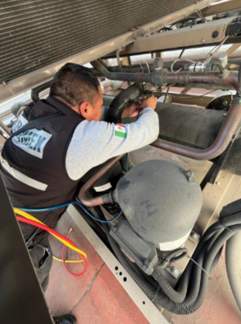 mantenimineto y reparacion de chiller, torres de enfriamiento, bombas de condensados