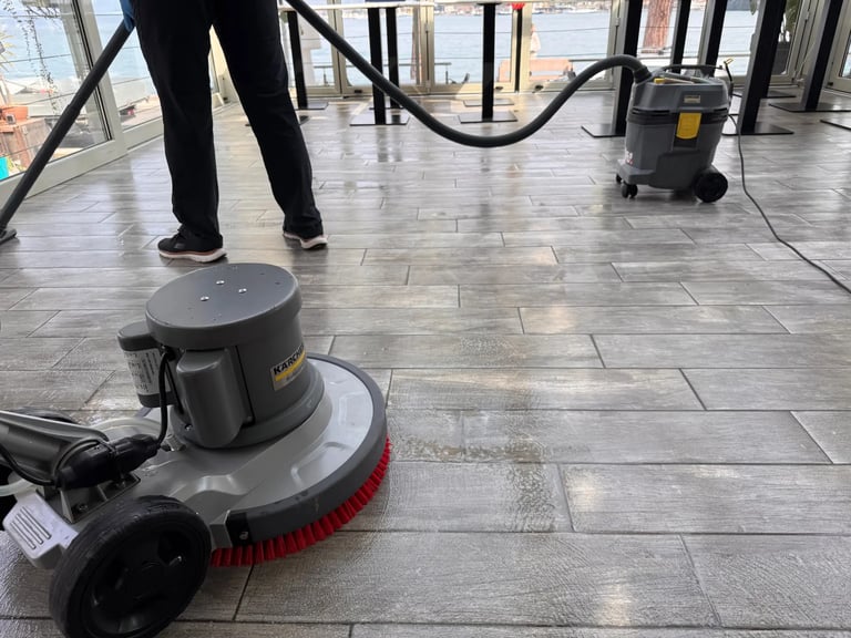 Trattamento pavimento, pulizia grès porcellanato marmo monospazzola Peschiera