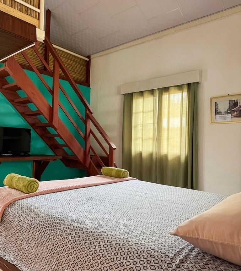 Family room with private bathroom and garden access in Santa Fe Veraguas