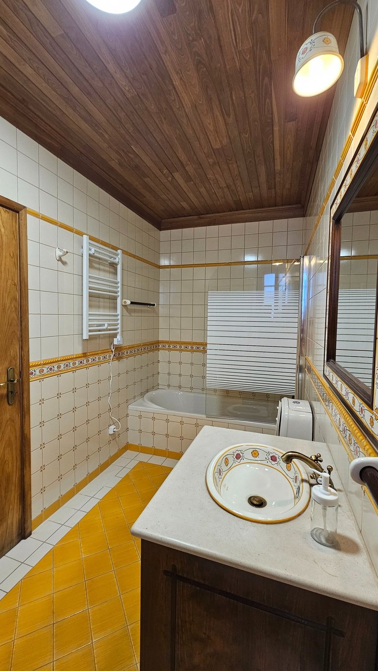Casa do Mel - Casa de banho com banheira e aquecimento