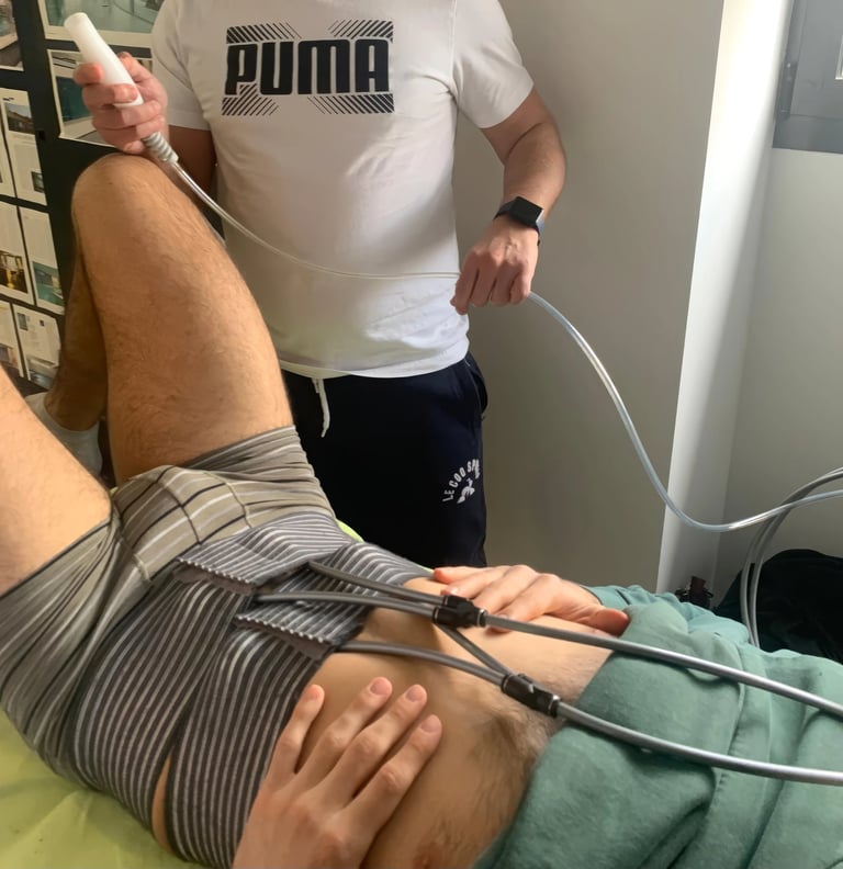 Trattamento fisioterapico per recupero post infortunio sportivo a Terni con terapia strumentale