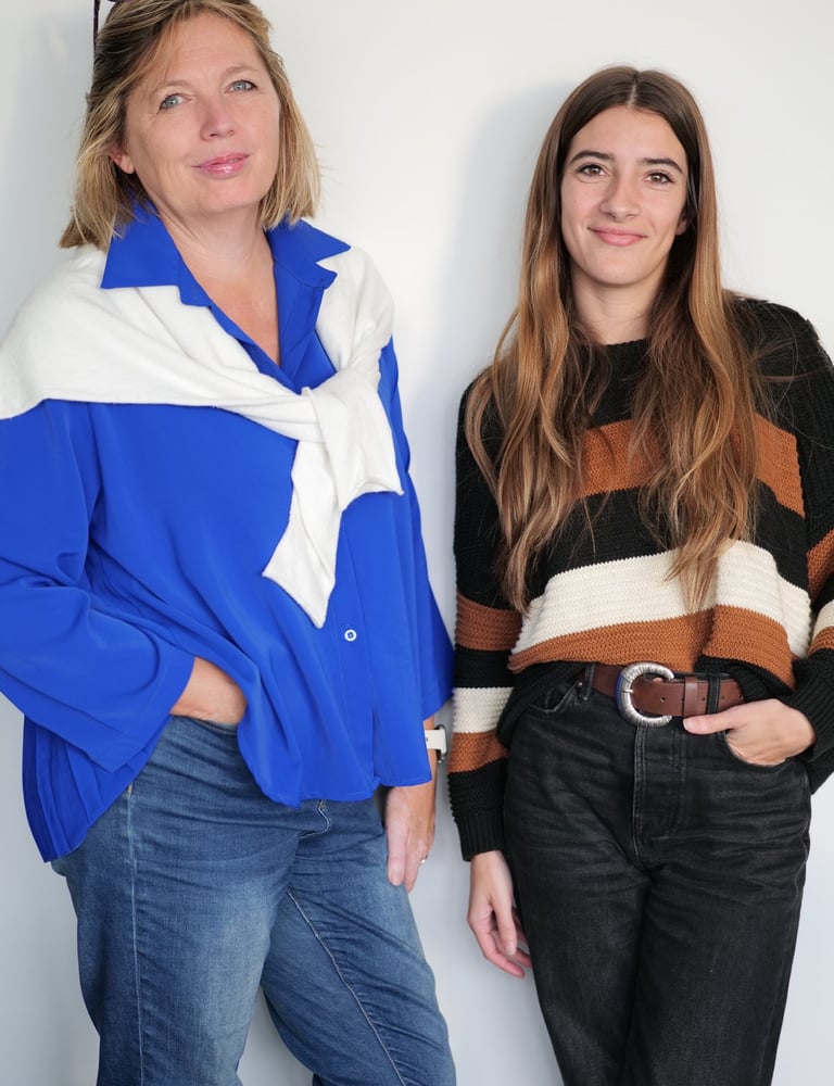 Photo de Caroline la dirigeante et Émilie qui présentent l'accompagnement RH