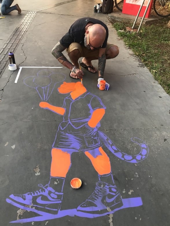 Onças estilizadas em stencil em muro urbano. Sérgio Astra