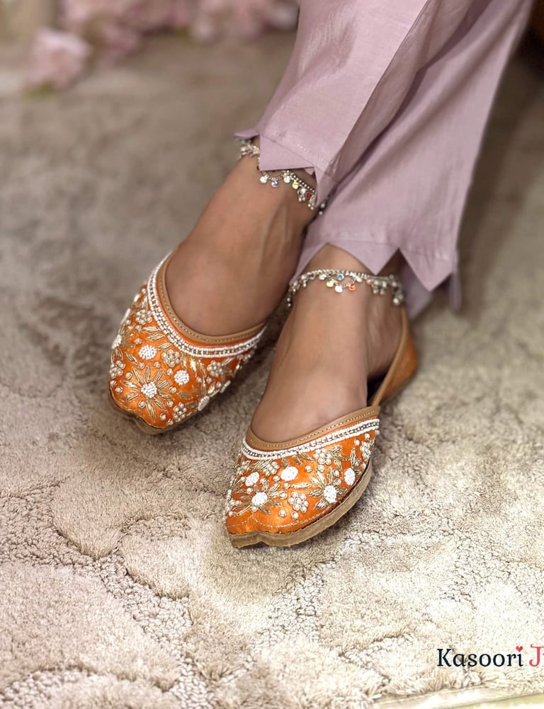 Handcrafted Leather Jutti