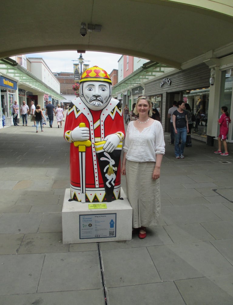 The King of hearts sculpture painted like a playing card king