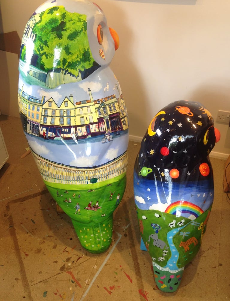 Two painted owls for Owls of Bath Sculpture trail, y Laura Fearn. Back