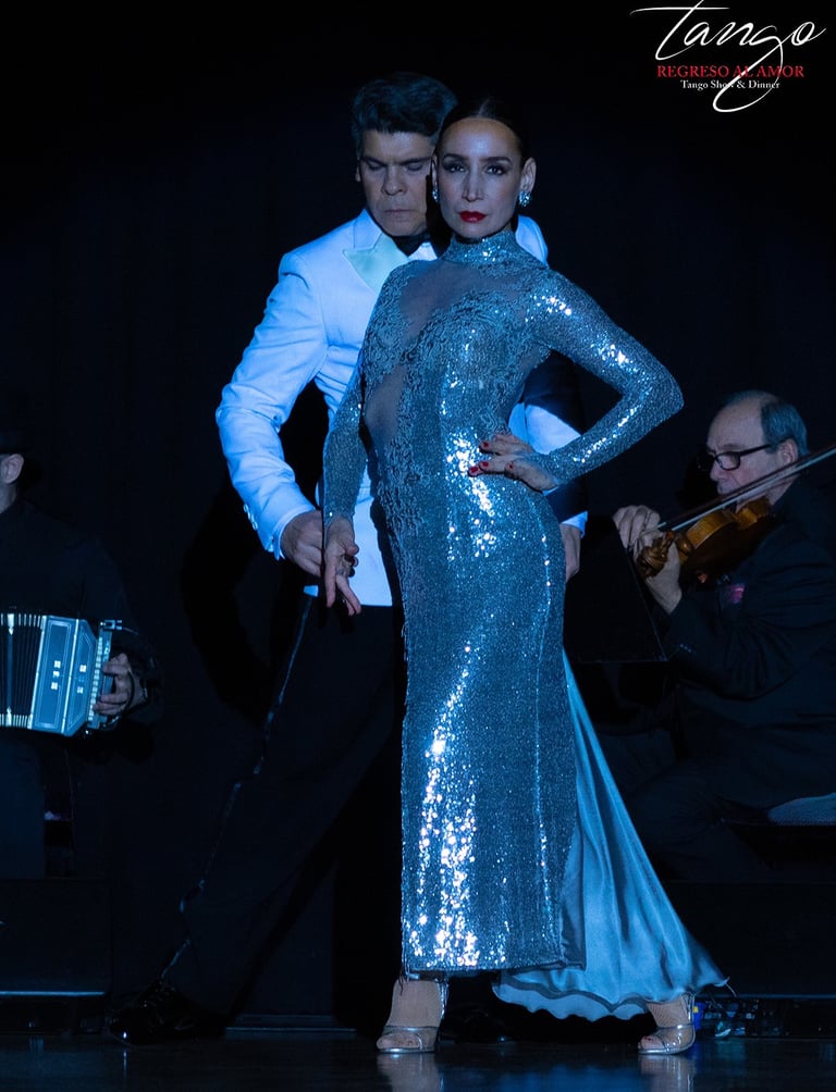 Adrian Veredice & Alejandra Hobert Regreso al Amor pose silver start