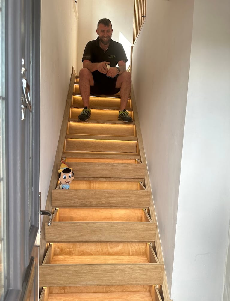 oak stairs with hiden drawers instalation carpenter in UK 
