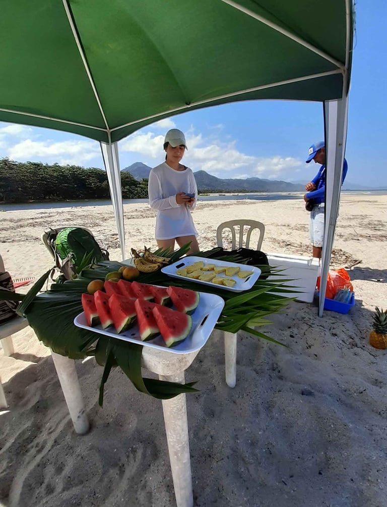 Fruit picnic with paddle borad tour Don Diego river colombia Magdalena