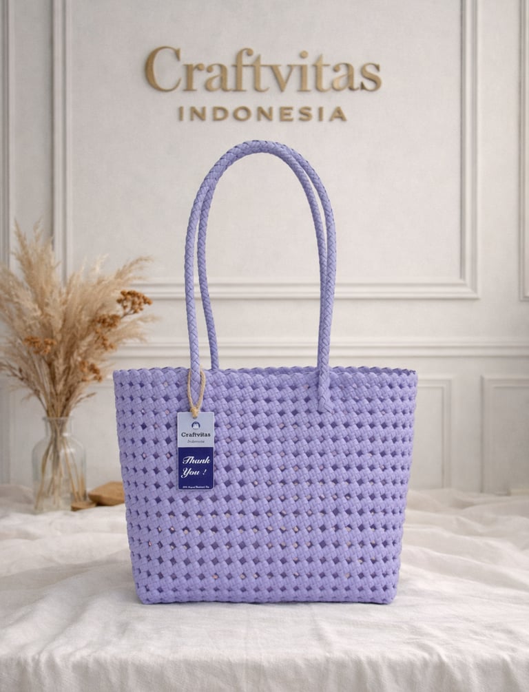 Tas anyaman plastik model sekar warna lavender handmade Craftvitas Indonesia