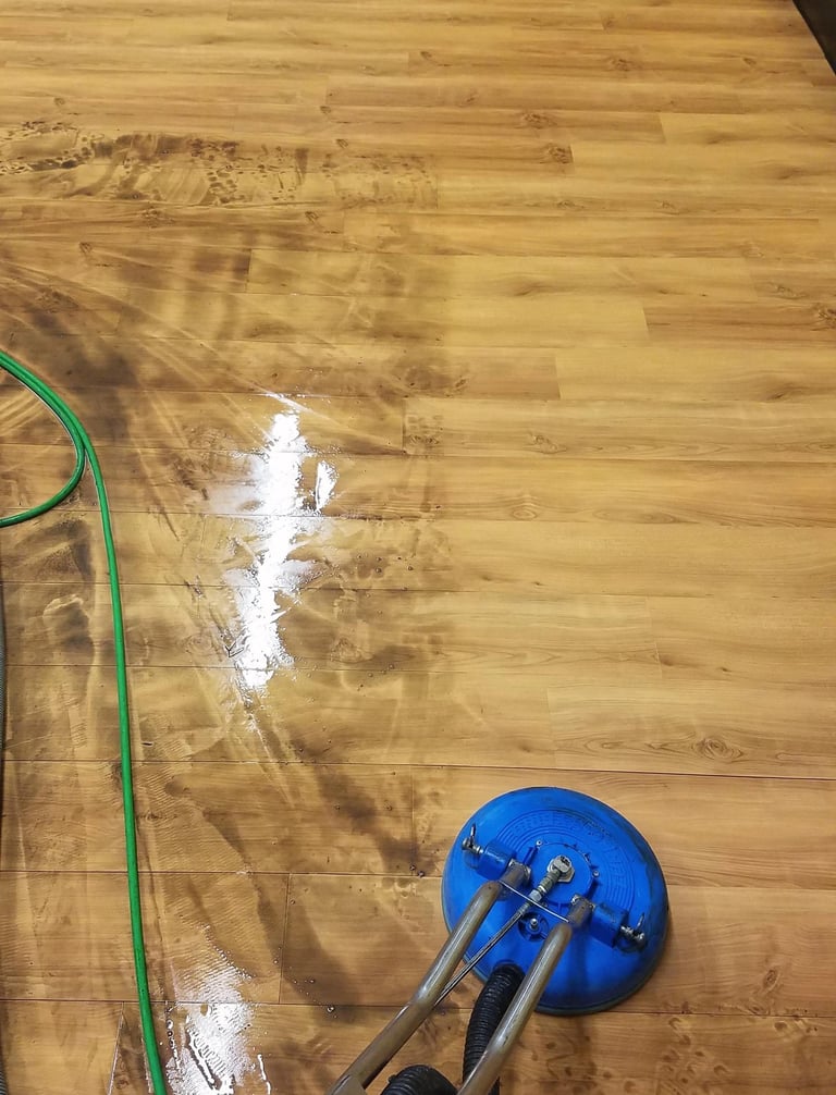 vinyl floor cleaning by Grossbusters