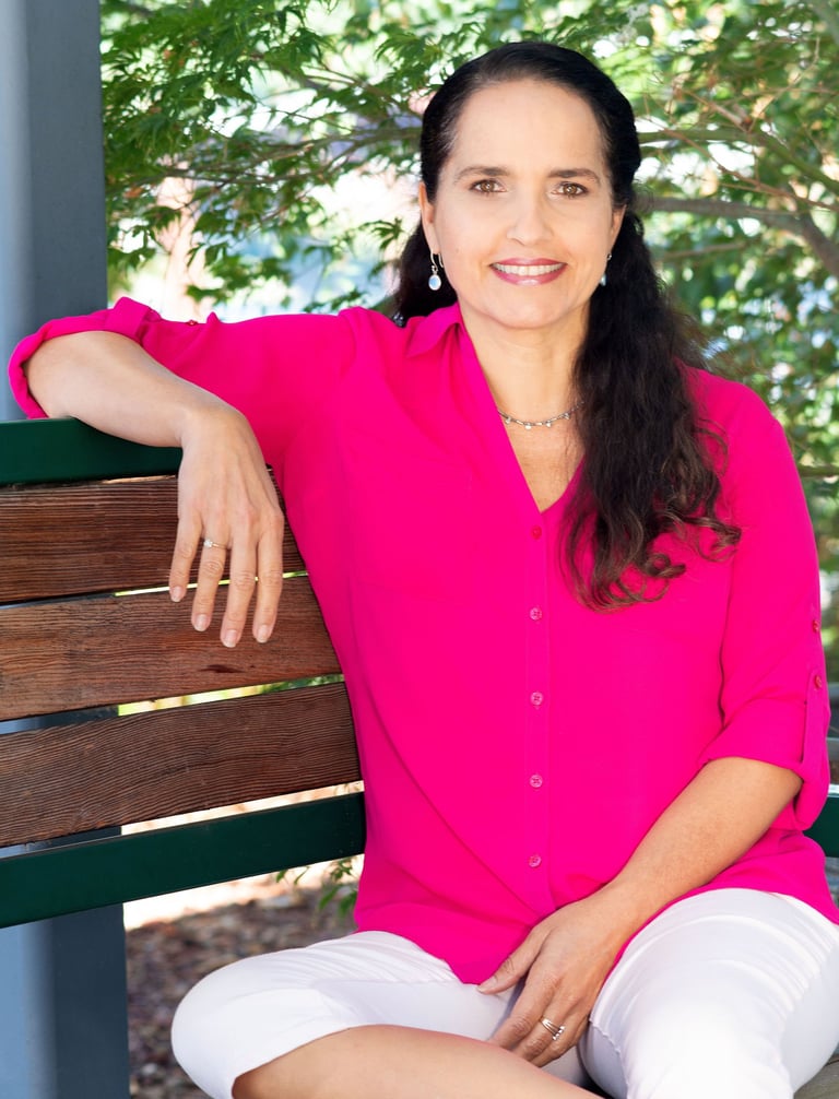 Paula Fontenelle, terapeuta brasileira para brasileiros expats sorrindo