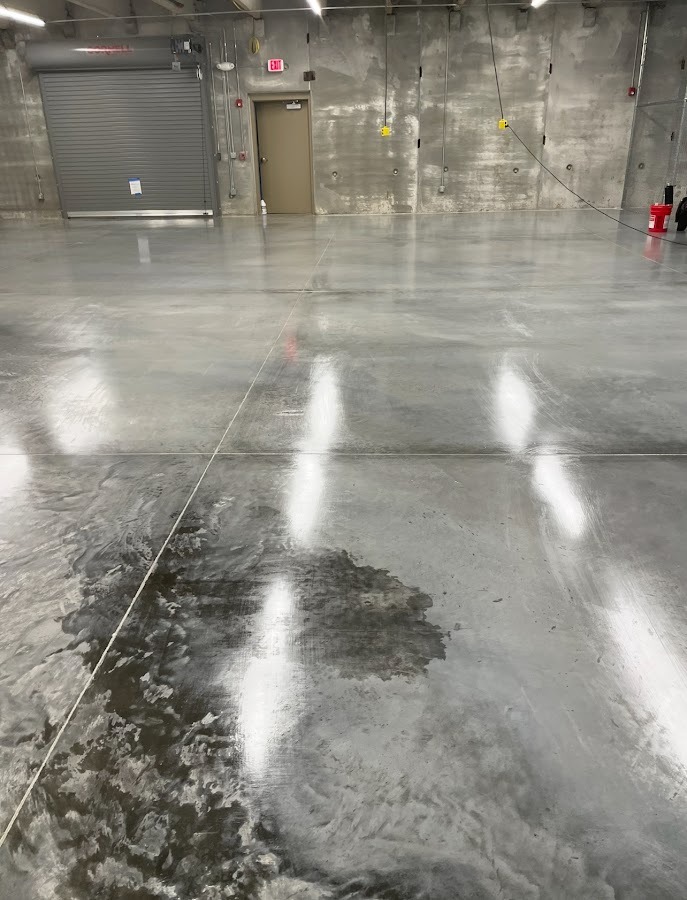 LIGHT FINISH ON THE CONCRETE WITH HIGH GLOSS FINISH