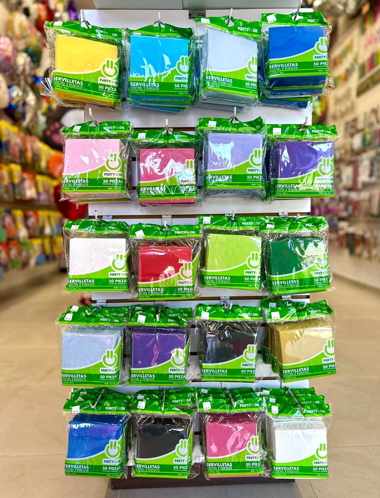 servilletas de colores, blancas, grises, verdes, azules, amarillas, rojas, doradas